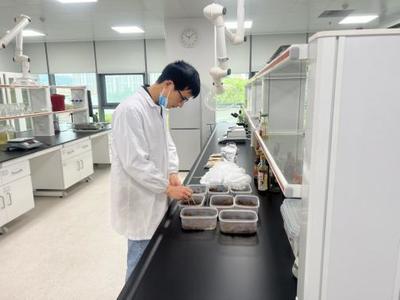 安琪酵母青年苦战科学险阻,勇攀研发高峰